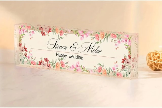 Personalisierbares 2D-Acryl-Schreibtisch-Namensschild von Hello Young mit buntem Blumenmuster in Weiß und Multicolour - Bild 1