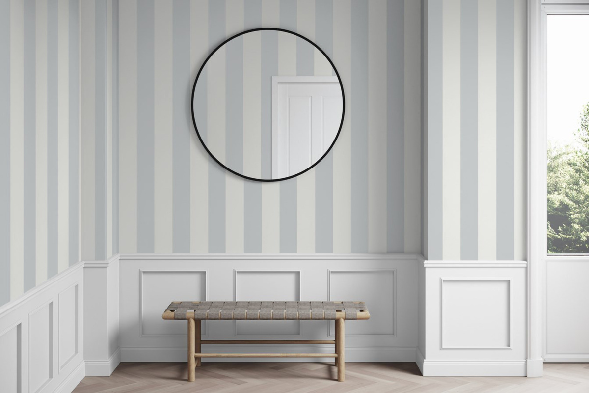 Ulricehamns Tapetfabric Wallpaper Lineup Cumulus Vlies Tapete in Blau und Grau mit abstraktem Streifenmuster im skandinavischen Design - Bild 1