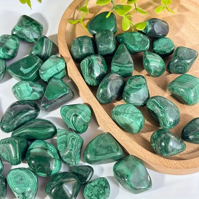 Natürlicher grüner Malachit-Trommelstein in unregelmäßiger Form für DIY-Schmuck und Dekoration - Bild 5