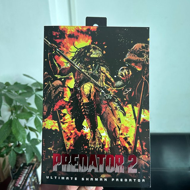 Bandai Predator Ultimate Shaman Actionfigur, mit beweglichen Gelenken - Bild 1