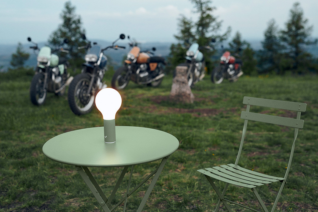 Fermob Bistro Klapptisch Rund aus Metall in Beige und Grün - Bild 2
