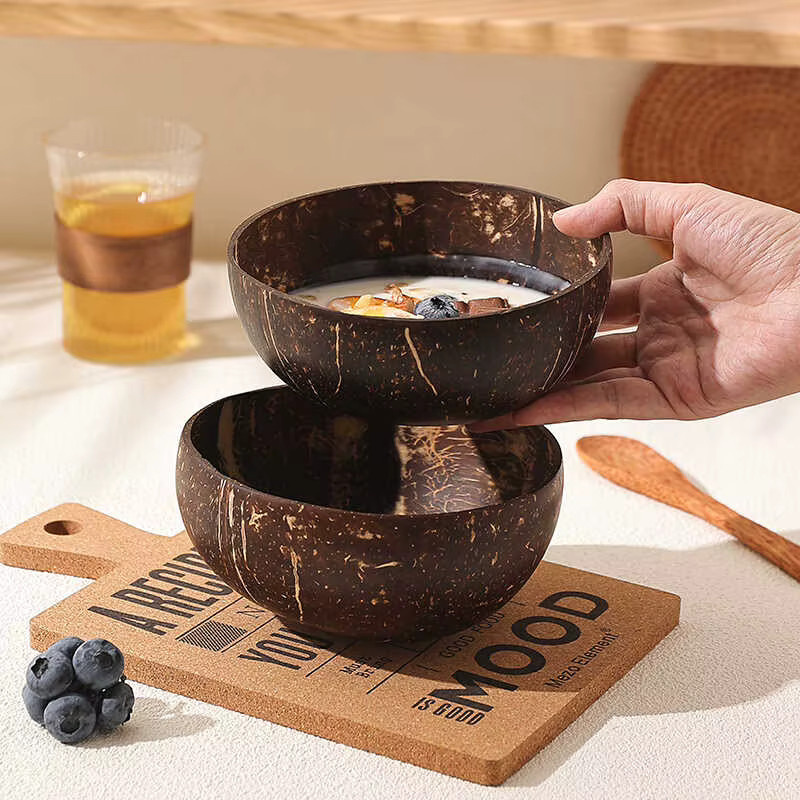 Natürliches Kokosnussschalen Set mit Schüssel und Löffel in Braun aus Holz zum Servieren von Salat und Obst - Bild 3