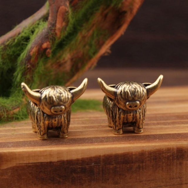 Handgefertigte Mini Retro Highland-Rinder Wandskulptur aus Messing in Gold als dekoratives Ornament für Schreibtisch und Büro - Bild 1