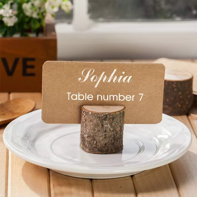 Rustikale Tischkartenhalter aus natürlichem Holz in Braun für Hochzeiten und Partys - Bild 2
