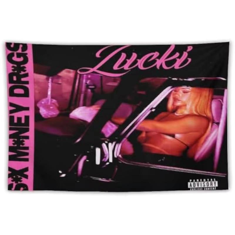 VIKAMA Lucki Album-Cover Wandteppich in Schwarz-Rosa, Hip-Hop Wandbehang für dein Schlafzimmer oder Wohnheim, B: 50 cm, H: 50 cm - Bild 4