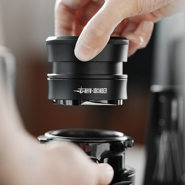 MHW-3BOMBER Kaffeeverteiler für 51 mm, 53 mm und 58,5 mm Astra Collection Espresso Siebträger, Schwarz, Rund - Bild 1