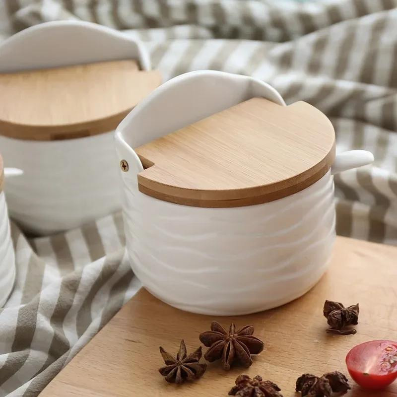Yiran Furniture Gewürzglas Set aus Keramik mit Bambus Tablett und Löffeln in Weiß - Bild 3