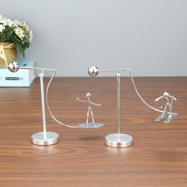KONNWEI Balance Physik Spielzeug Einbeiniger Mann aus Eisen als Schreibtischornament und Dekoration für Heim und Büro - Bild 1