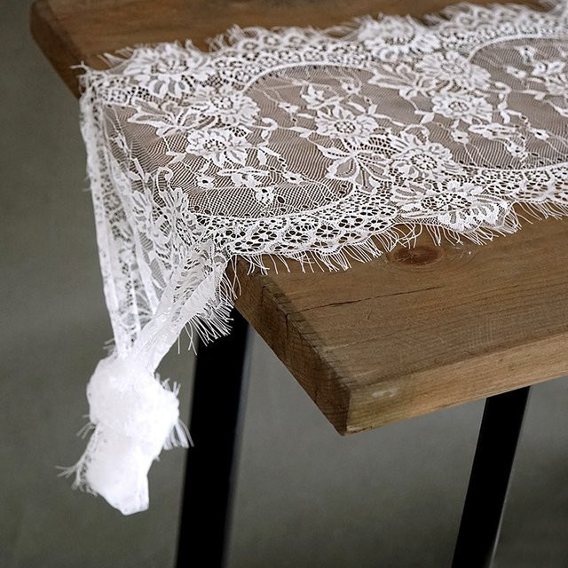 Weiße Tischläufer aus Leinen mit floraler Spitze im Vintage-Boho-Stil für Hochzeiten und Partys, B/H: 300 x 35 cm - Bild 1