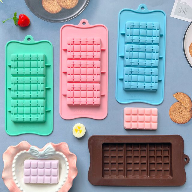 Silikonform für Schokolade und Desserts mit 3 Mulden, grün, rechteckig - Bild 1
