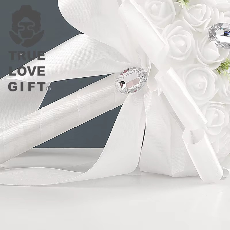 Künstlicher Brautstrauß mit Diamant-Rosen in Weiß für deine Hochzeit - Bild 2
