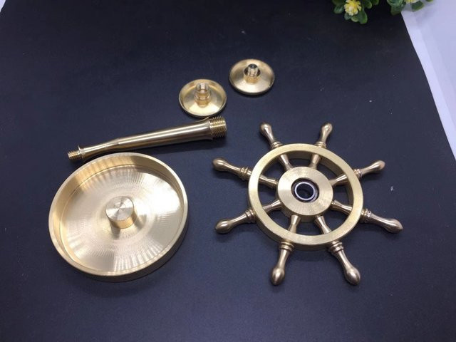 Yiran Furniture Schiffssteuerrad aus Messing als dekoratives Tischornament in Gold - Bild 1