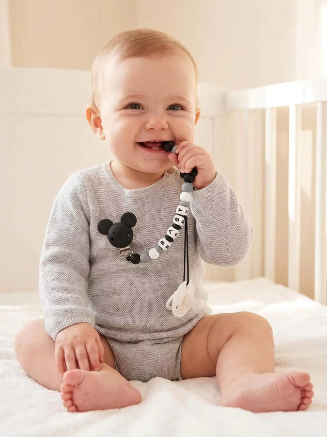 Personalisierte Baby Schnuller Kette aus Silikon mit Gravur von Panplay als Beißring und Halter für Neugeborene - Bild 3