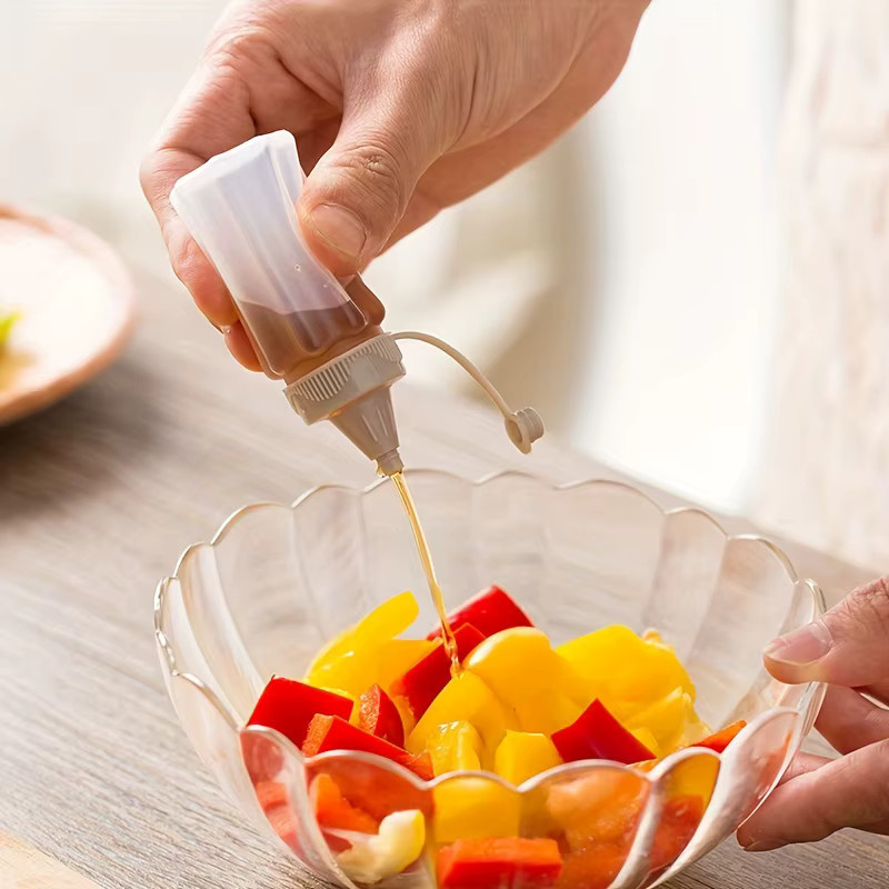 YOCITY Mini-Soßenflaschen aus Kunststoff für Salatdressing und Gewürze, Grau/Transparent, B/T/H: 8,0 x 4,0 x 3,2 cm - Bild 2
