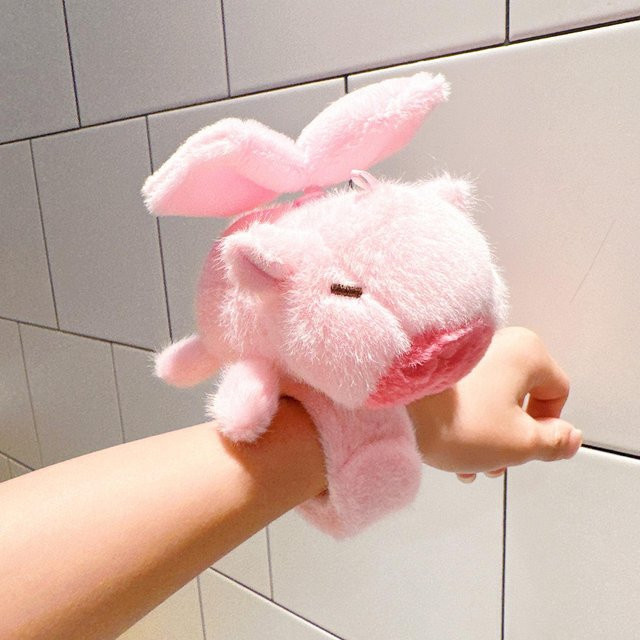Yiran toy Capybara Plüsch-Armband, interaktives Spielzeug, ab 14 Jahren - Bild 1