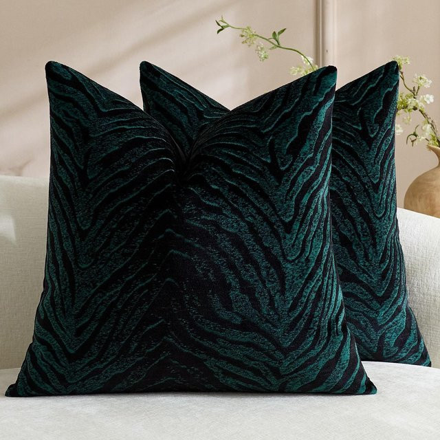 Dekorativer Kissenbezug mit Zebra- und Leopardenmuster aus weichem Samt und Chenille in Grün, B/H: 50 x 50 cm - Bild 1