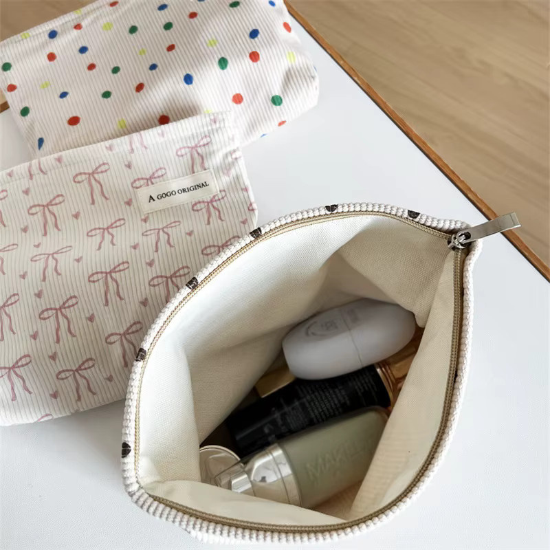 Reise-Make-up-Tasche aus Cord mit Schleifenmuster als Kosmetiktasche und Kulturbeutel mit Reißverschluss - Bild 3