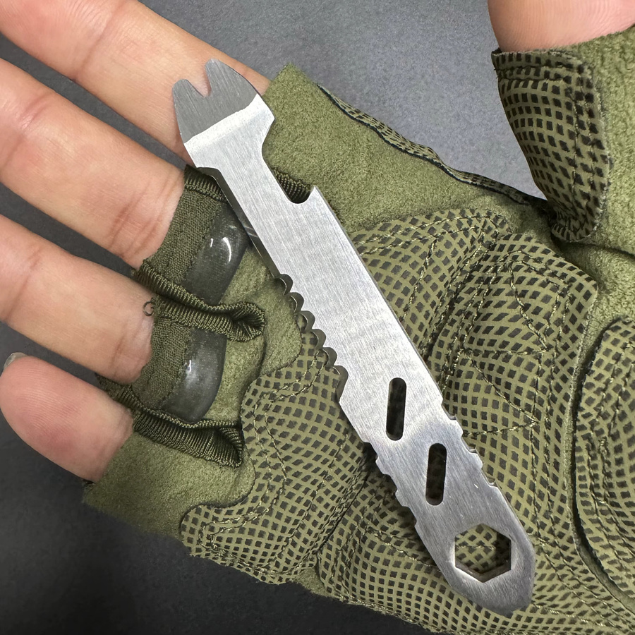 Multifunktions-Mini-Brecheisen aus Edelstahl in Silber mit Inbusschlüssel und Flaschenöffner als tragbares EDC-Werkzeug für Camping und Outdoor - Bild 3