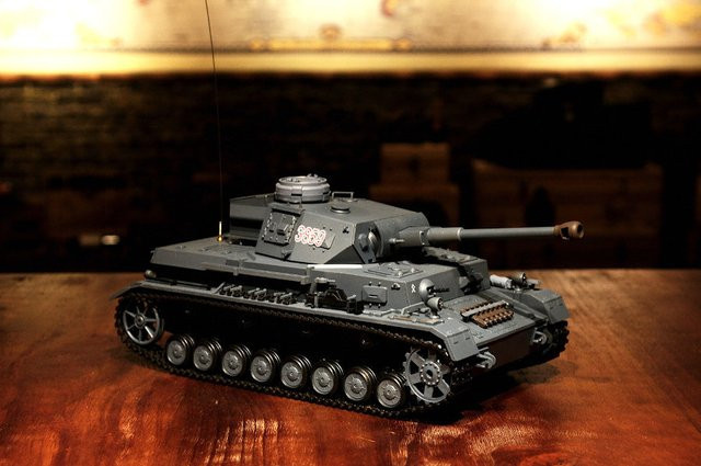 TPFLiving RC-Panzer Kampfwagen IV Ausf.F-2 V7.0 Pro, Spielfahrzeug, mit Schussfunktion, Sound und Rauch, Maßstab 1:16 - Bild 1