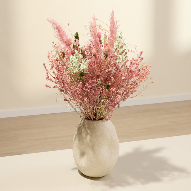 Trockenblumenstrauß Enchanted Bouquet von Blume2000 in Pink und Grün - Bild 1