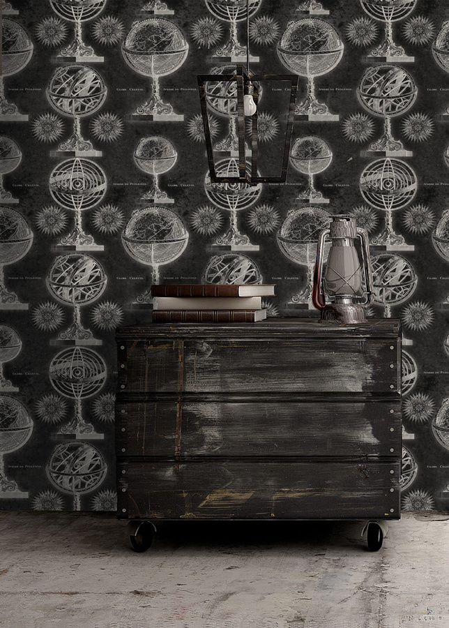 MINDTHEGAP Tapete Armillary WP20030 in Schwarz und Grau mit Vintage-Kartenmotiv und geometrischem Design aus Vlies - Bild 1