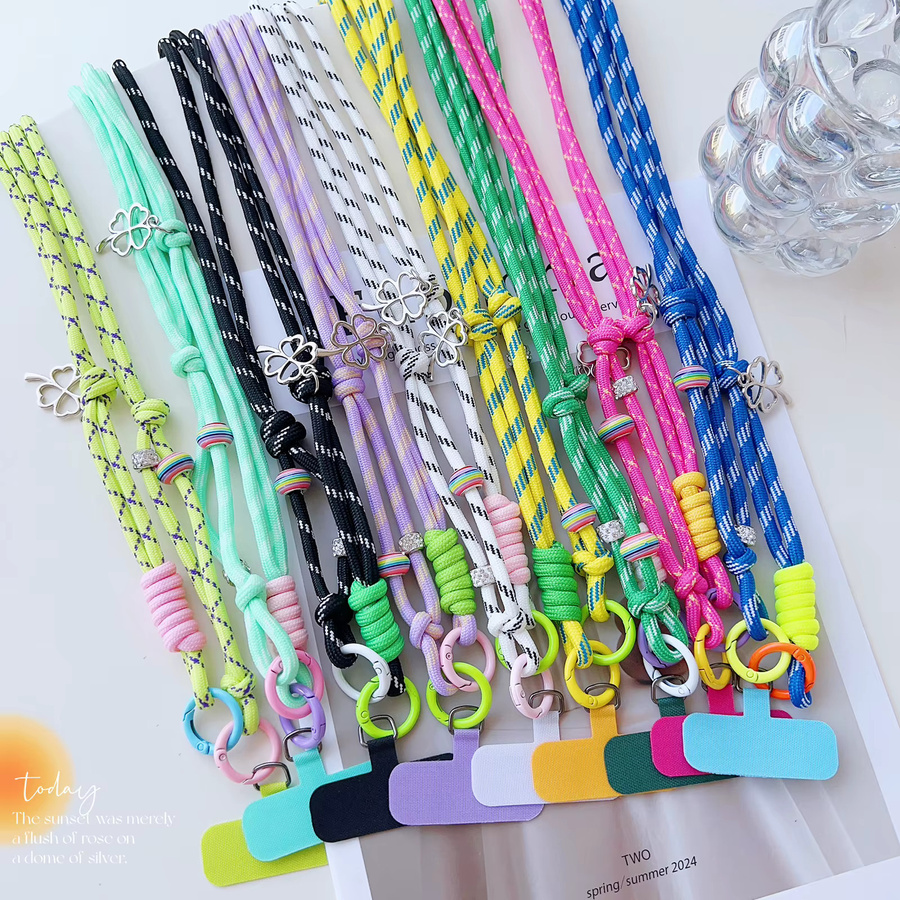 Y2K Universelles Handy-Umhängeband mit vierblättrigem Kleeblatt als langes Seil-Halsband und Handy-Anhänger in Blau (Unisex) - Bild 1