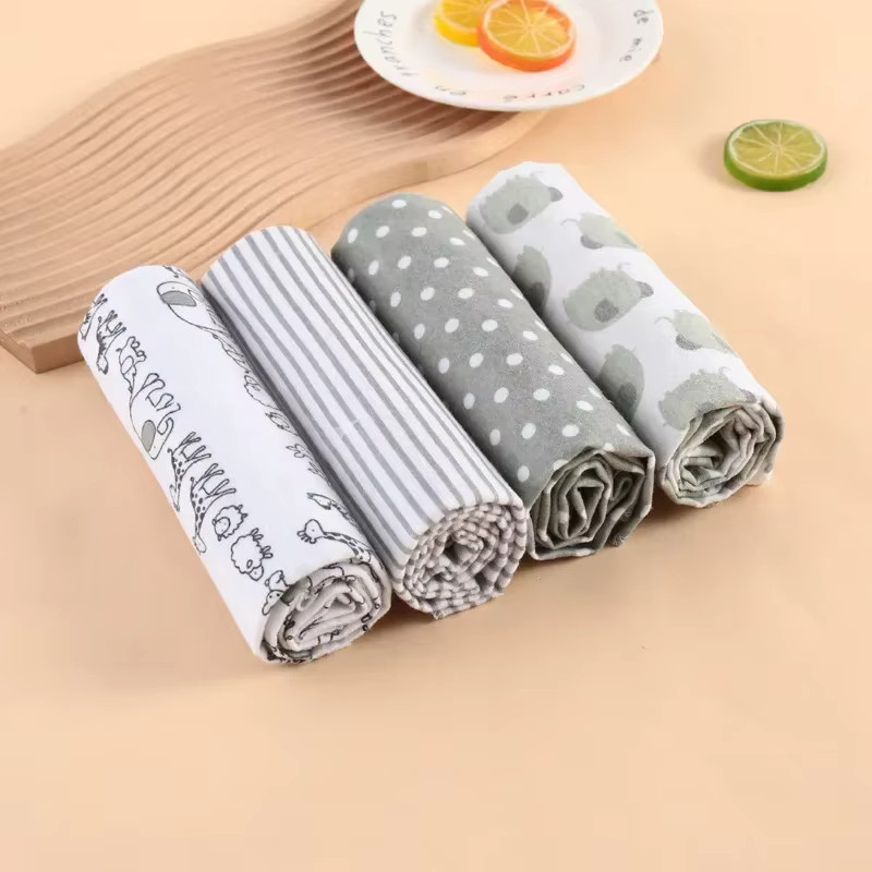 4er Set Baby Decken aus Flanell und Musselin in Grau und Weiß mit Tiermotiven für Neugeborene - Bild 1