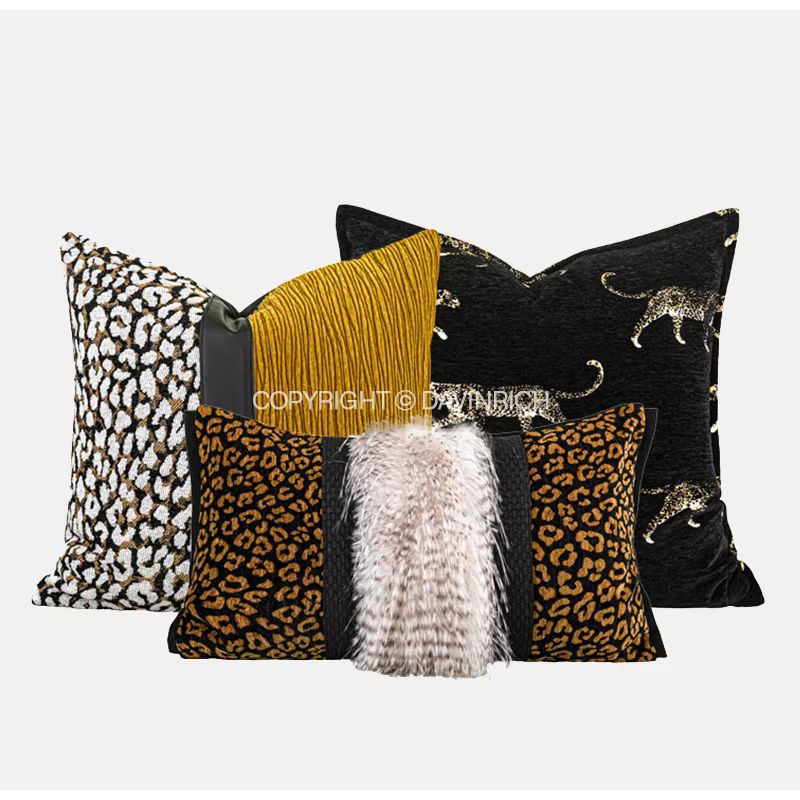 DAVINRICH Lendenkissenbezug Panthera Jacquard in Gold und Schwarz mit Chenille und Kunstfell-Dekor - Bild 5
