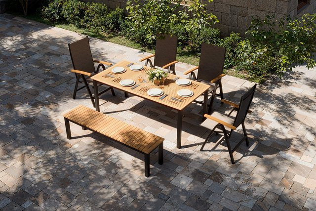 Villana Tasmania Garten-Essgruppe aus Aluminium und Eukalyptus mit Bank und 4 Klappstühlen, anthrazit/natur, Tischbreite: 180 cm, Tischbreite: 90 cm, Tischhöhe: 74 cm - Bild 1