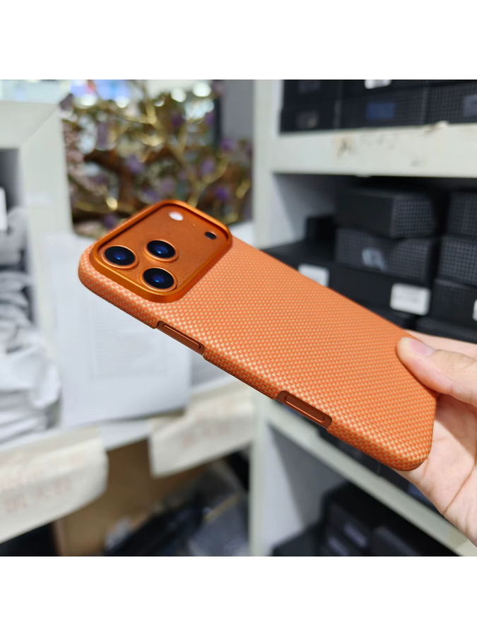 Ultradünne magnetische Handyhülle aus echtem Aramid-Kohlefaser für iPhone 17 Pro Max in Orange mit MagSafe Wireless Charge Schutzhülle - Bild 5