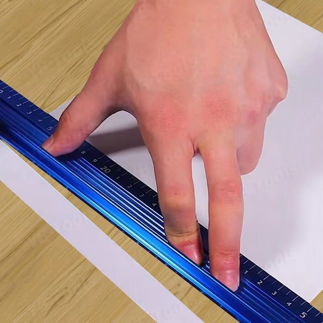 MYTEC Schutzlineal aus Aluminiumlegierung in Blau, hochpräzises und rutschfestes Messlineal für Profis zum Schneiden und Zeichnen - Bild 1