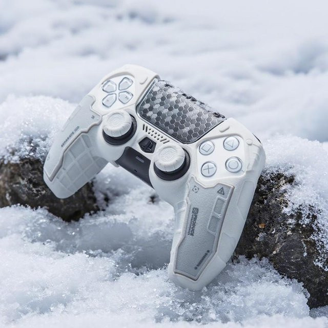 Mecha Mattes Silikon Schutz-Set für Sony DualSense 5 PS5 Controller in Weiß mit Griffkappen und Daumensticks - Bild 1