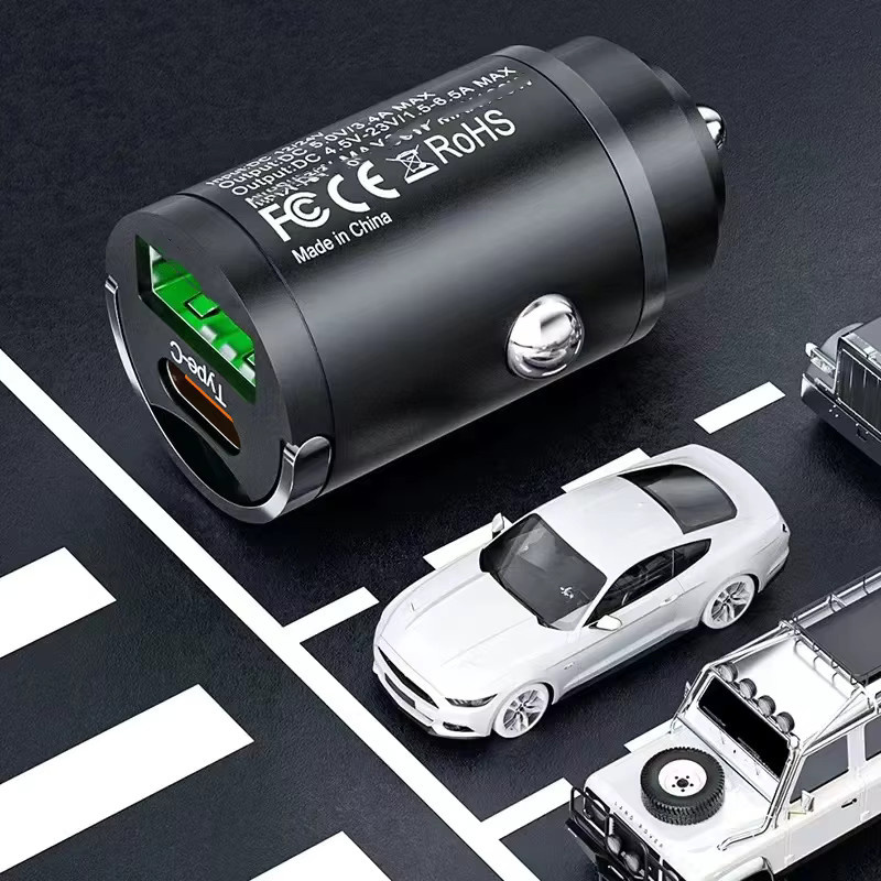 Mini 100W PD QC Schnellladegerät für das Auto mit 2 Ports und USB Typ C in Schwarz oder Rot - Bild 3