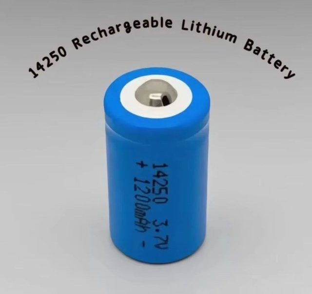 DOUBLEPOW Wiederaufladbare Lithium-Batterie 14250 mit USB-Ladegerät, 3,7 V, 1200 mAh, Blau - Bild 1