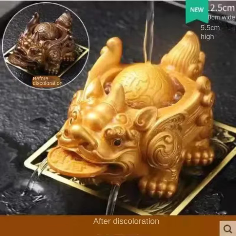 Goldene Kröte aus Harz als dekoratives Glücksbringer-Ornament für dein Tee-Set und den Schreibtisch - Bild 4
