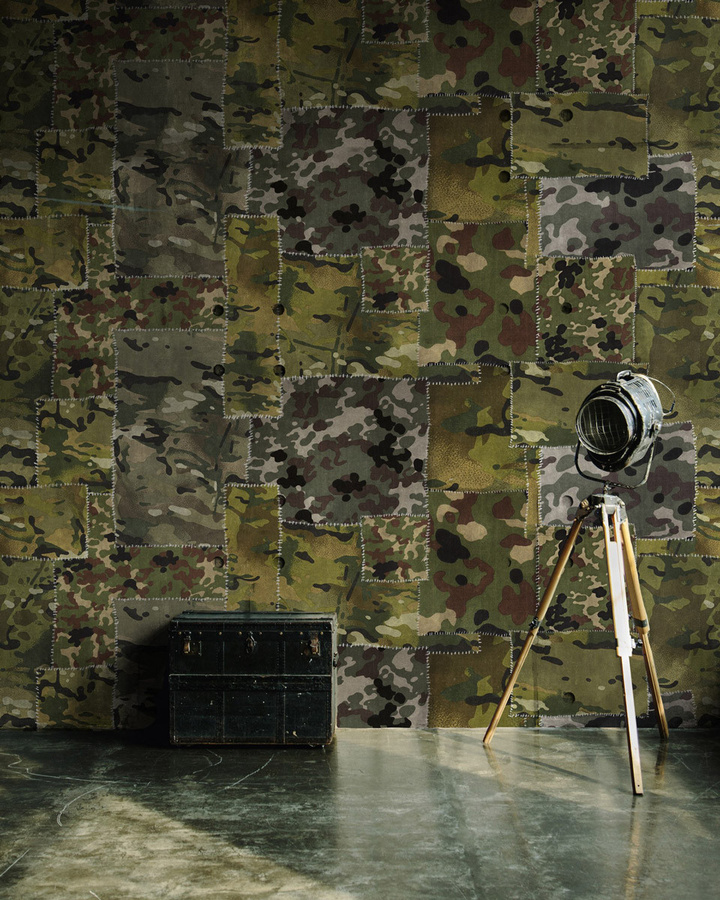 MINDTHEGAP Tapete Camo WP20201 in Grün mit abstraktem Industrial-Design aus Vlies - Bild 1