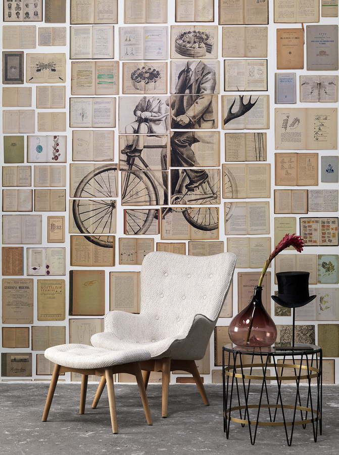 NLXL Wallpaper EKA-03 Bibliotheca Wandtapete in Beige und Multicolour mit Vintage-Motiv und Typografie-Design, Material: Vlies, Höhe: 330 cm, Breite: 48,7 cm - Bild 1