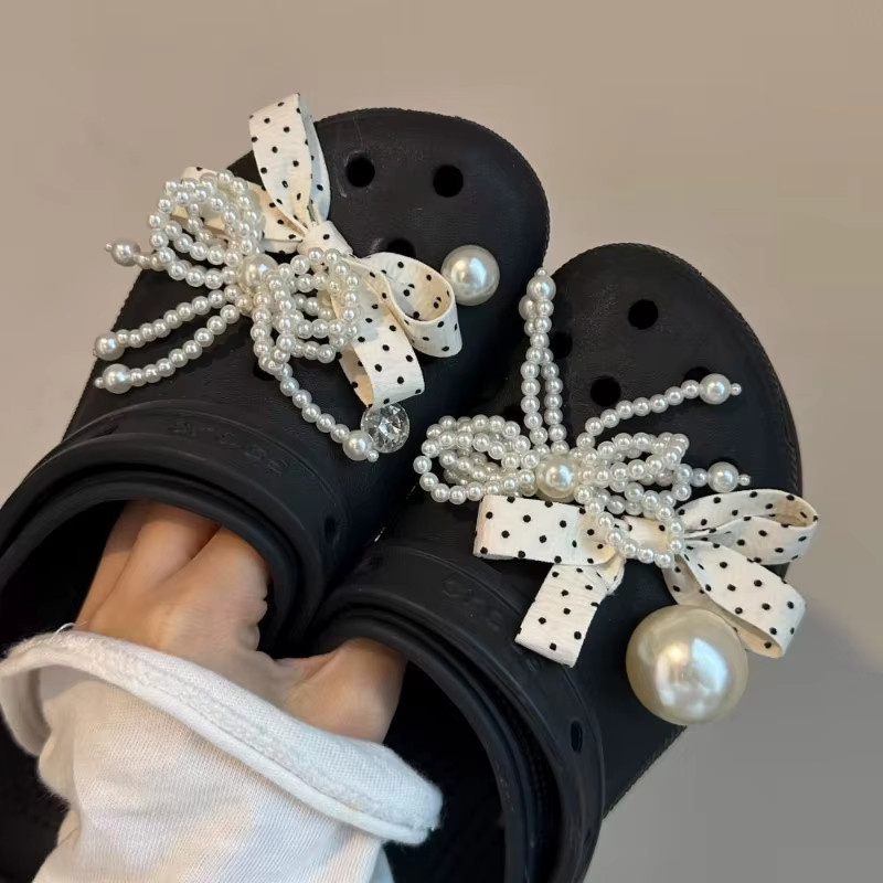 Mesuca Schuh-Charms, weiße Perlen, gepunktete Schleife, Damen - Bild 4