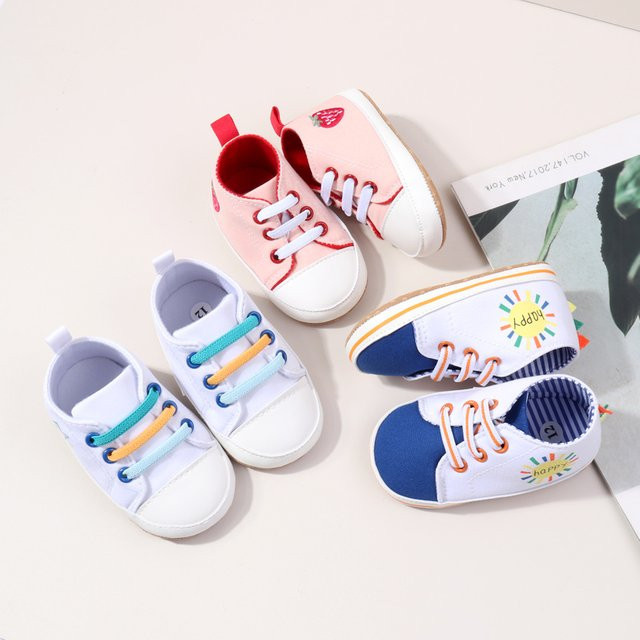 MiYuebb Baby Hausschuhe aus weicher Baumwolle mit Cartoon-Print und Anti-Slip-Sohle für Jungen und Mädchen in Weiss und Multicolour - Bild 1