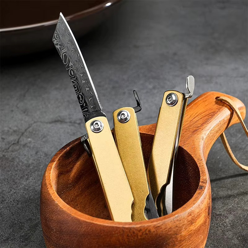 ZUOMU Klappmesser aus Edelstahl in Gold mit Holster als tragbares Outdoor-Werkzeug - Bild 3