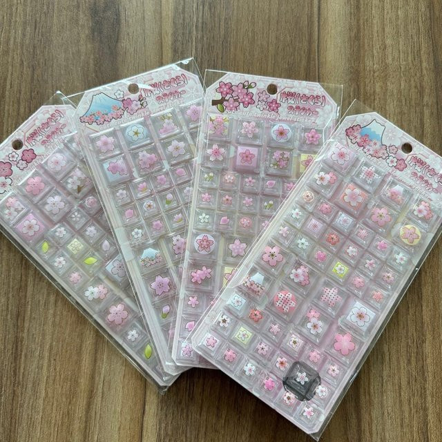 4 Stück Kirschblüten Mount Fuji Harz-Aufkleber in Multicolour von Anime Worlds Store für Planer und DIY-Geschenkverpackungen - Bild 1