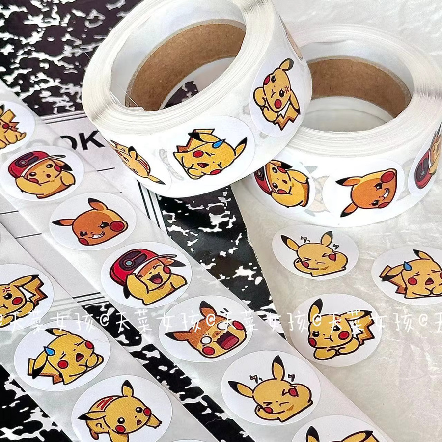 500 Stück Pokemon Pikachu und Charizard Aufkleber von Takara Tomy, runde Kawaii Anime Sticker in Multicolour für Graffiti und Gepäck - Bild 3