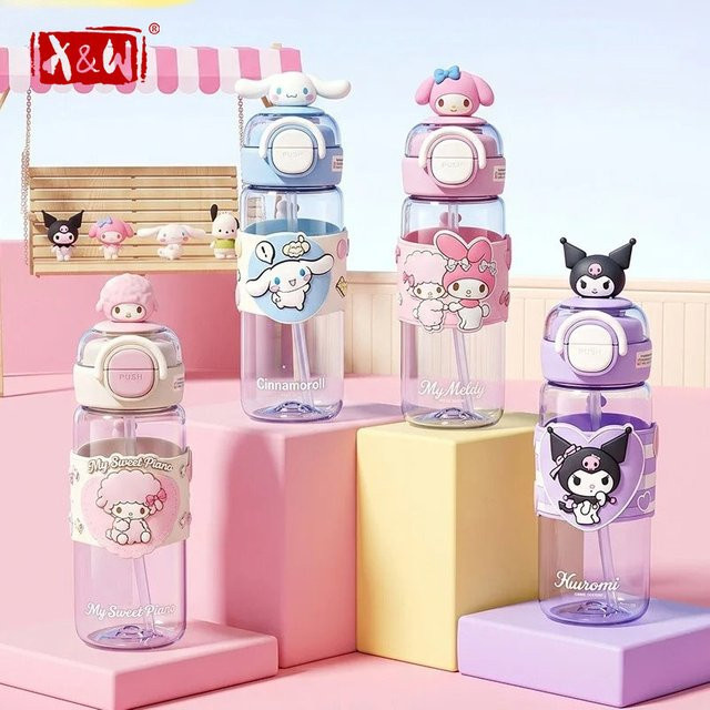X&W Sanrio Black Rice Cartoon-Trinkflasche mit Pop-Up-Deckel, Schwarz, 630 ml - Bild 1
