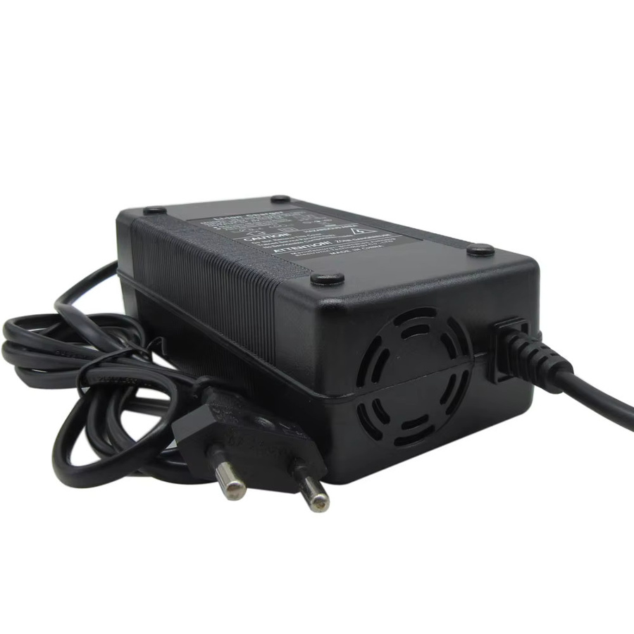 BAYADOU Lithium-Schnellladegerät für 12S Li-Ionen Akkus 44,4V 43,2V mit XT60 DC-Anschluss und Lüfter, Schwarz - Bild 3