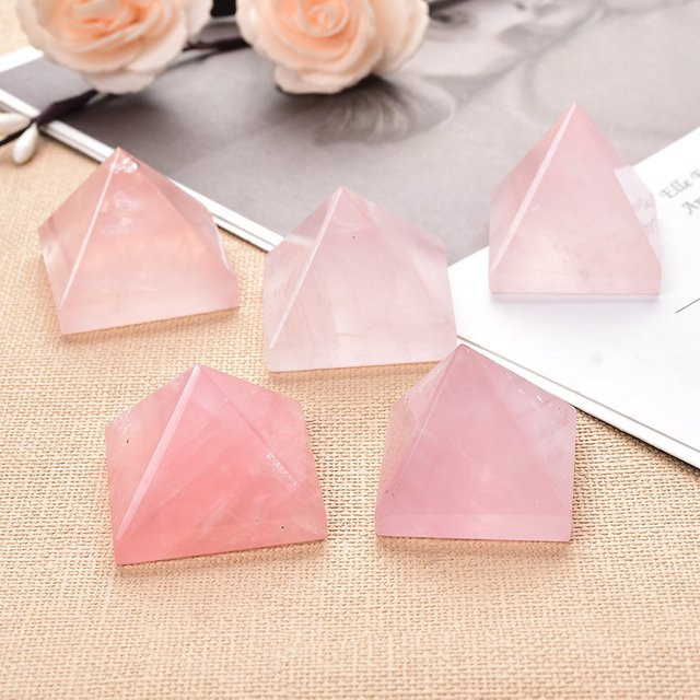 RYCRYSTAL Rosenquarz Pyramide aus natürlichem Kristall in Pink für Reiki, Meditation und Chakra-Heilung - Bild 1