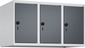 C+P Aufsatzschrank 7035/7016 mit 3 Abteilen und Sicherheits-Drehriegel, Wandmontage, Stahl, Farbe: Lichtgrau/Anthrazitgrau, B: 50 cm, H: 90 cm, T: 50 cm - Bild 1