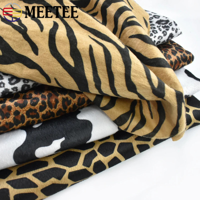 Meetee Leopard Plüschstoff mit Tigerstreifen-Jacquard-Muster für DIY-Projekte, B: 145 cm, L: 45/90 cm - Bild 1