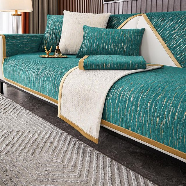 Luxuriöser Sofabezug aus Chenille mit Goldrand und Stoffkissen, rutschfest und universell passend, Farbe: Türkis/Gold, B/H: 70 x 70 cm - Bild 1