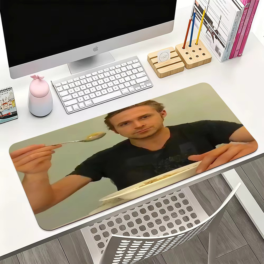 Großes Mauspad mit Ryan Gosling Motiv in Multicolour, rutschfest und wasserdicht für Büro und Gaming - Bild 2