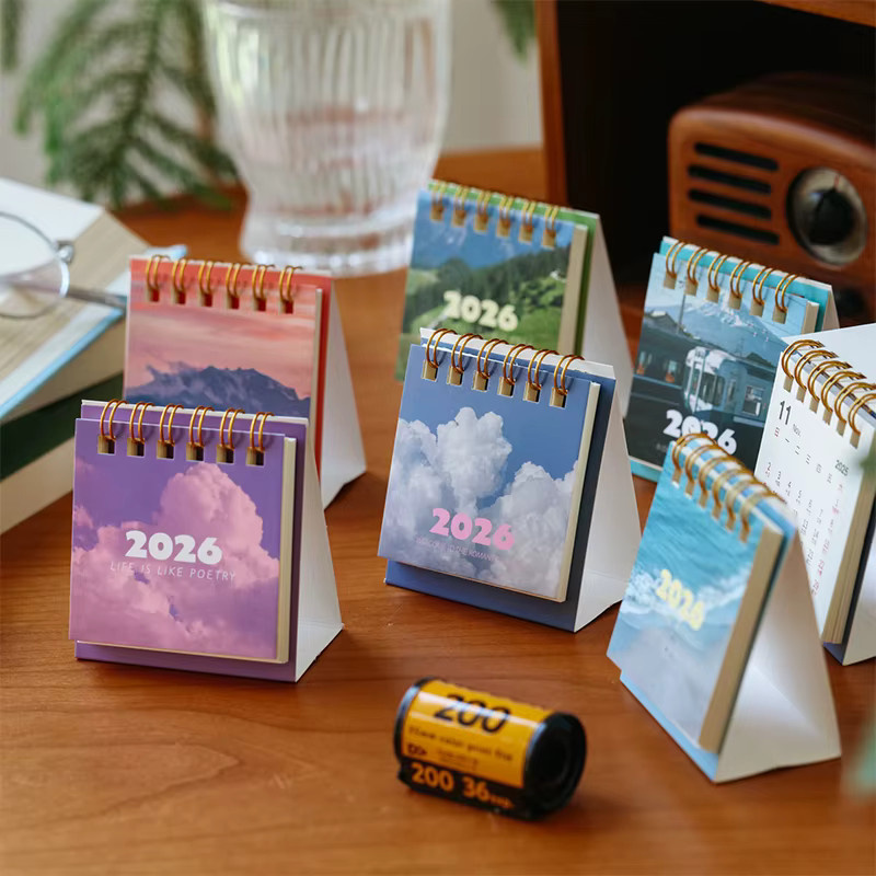 2026 Landschafts-Mini-Tischkalender als kreativer Spiral-Planer und Desktop-Ornament in Multicolour - Bild 2